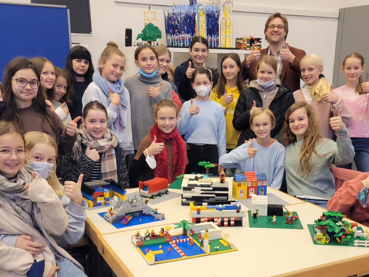 6a tauschte Schulbücher gegen LEGO-Steine