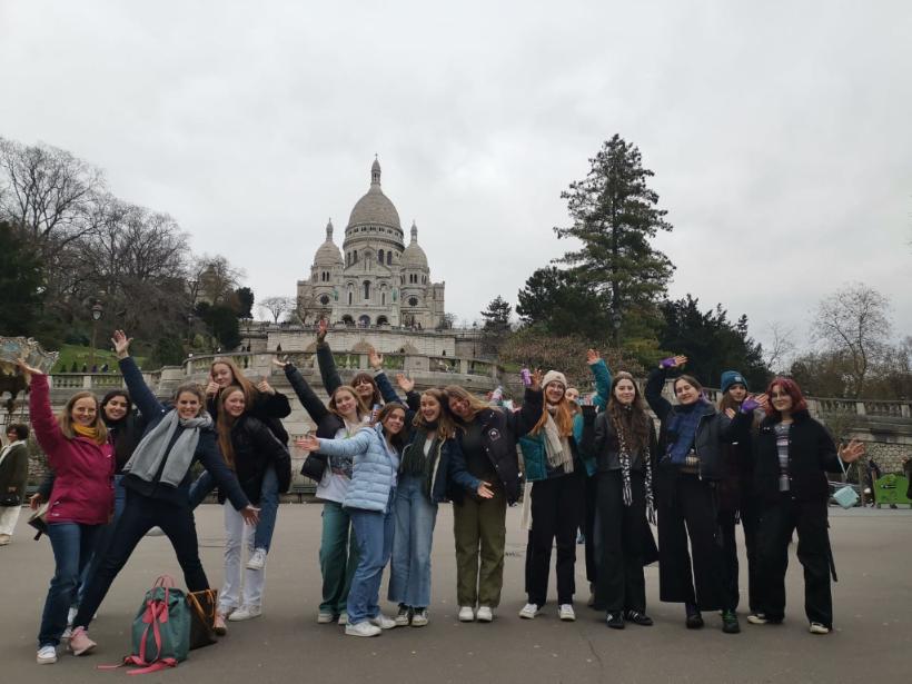 Gruppenfoto vor der Sacré Coeur