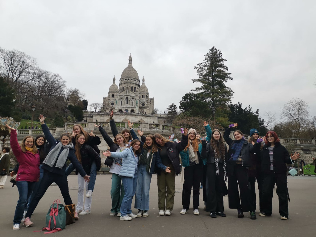 Gruppenfoto vor der Sacré Coeur