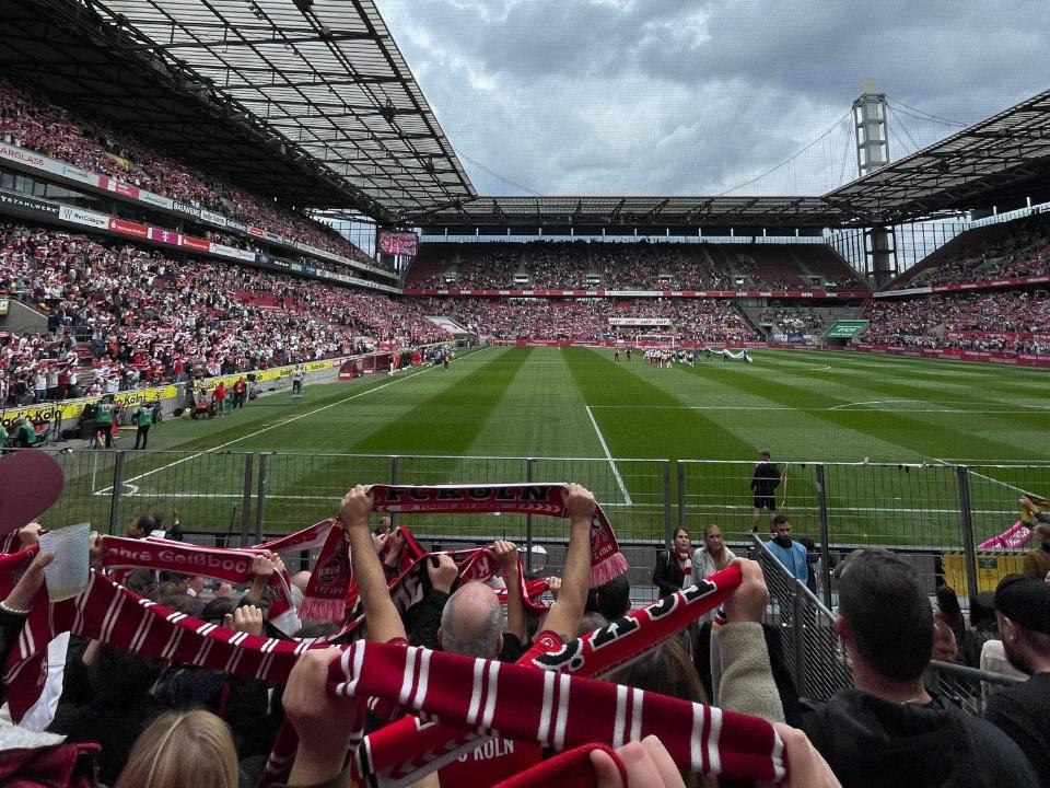 Q1 eingeladen im RheinEnergieStadion