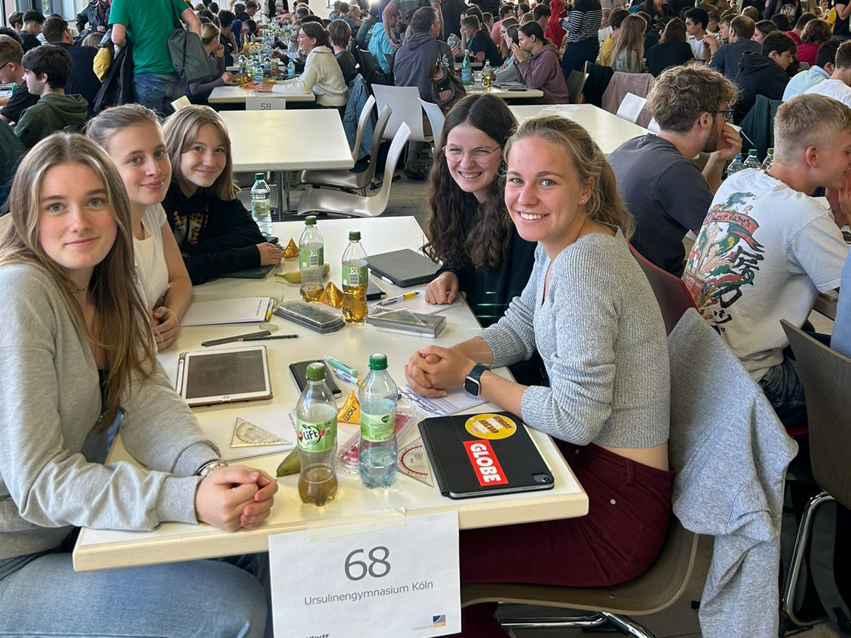 Toller 18. Platz beim internationalen Mathematikturnier in Bonn (c) Romina van Heek Toller 18. Platz beim internationalen Mathematikturnier in Bonn