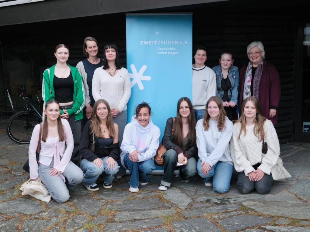 Dritter Platz beim Z(w)eitzeugen-Geschichtswettbewerb für die Geschichts- und Politikwerkstatt!