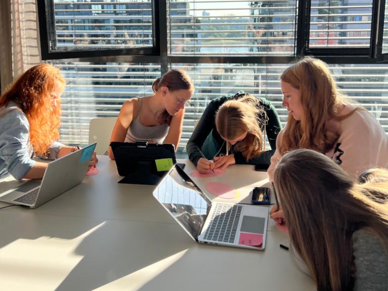 Exkursion zum Thema „Kompetenter Umgang mit KI“