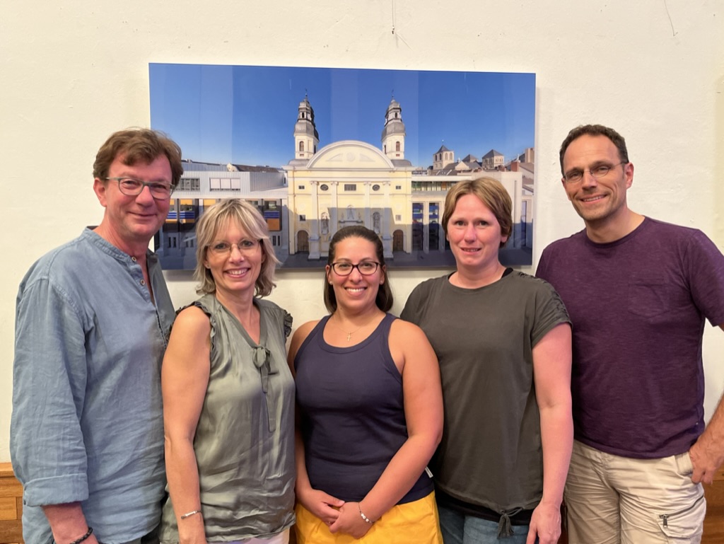 Martin Brüning (6a), Cornelia Vondey (8b), Rebecca Lewandowski (5b), Frau Dr. Lietz (7a) und Jonas Schreibweis (Q2) (v.l.n.r.)
