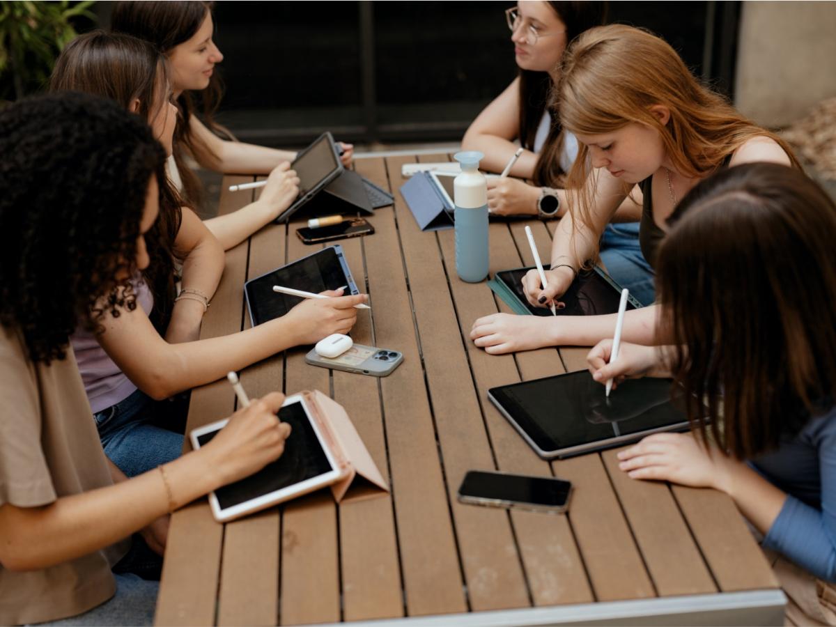 Digitale Medien im Klassenzimmer - Individuelles Lernen, kreatives Denken und Teamarbeit.